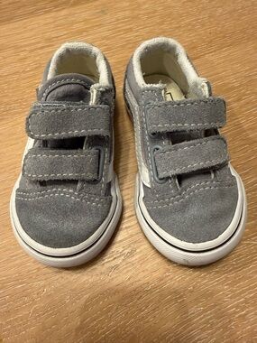 Vans Toddler Shoes Size 5 (Gray Velcro)